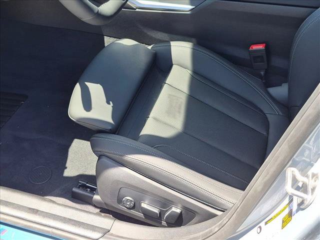 Used 2026 BMW 330i Sedan w/ M Sport Package RWD image 4