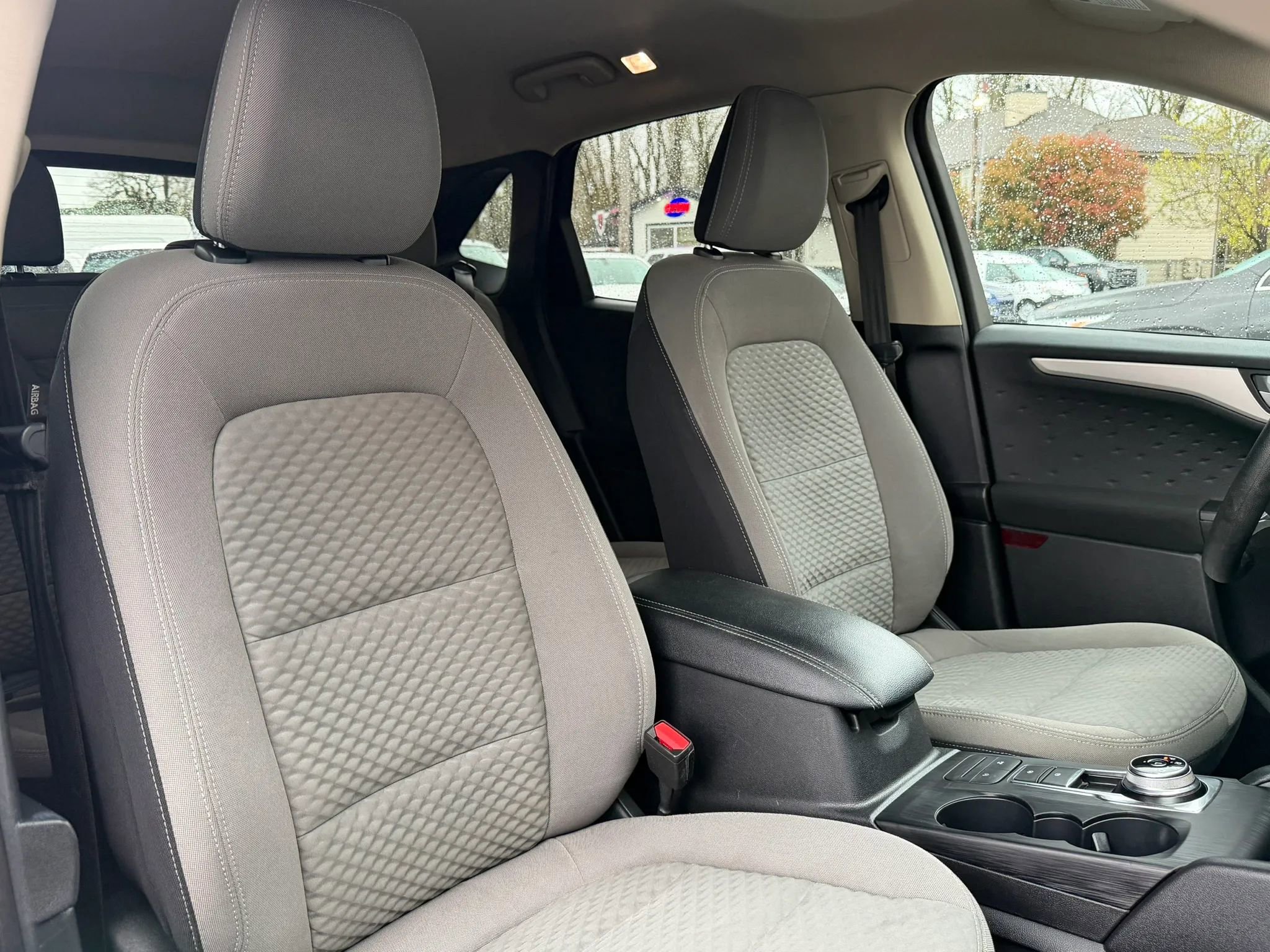 Used 2020 Ford Escape SE image 24