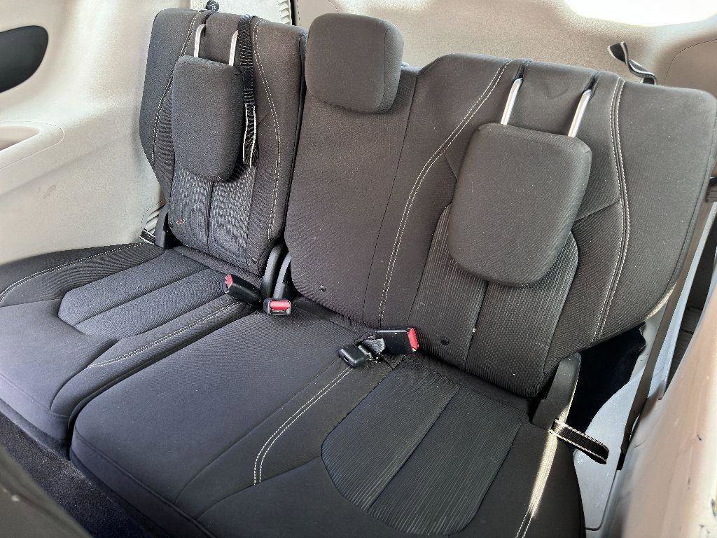 Used 2020 Chrysler Voyager L image 25