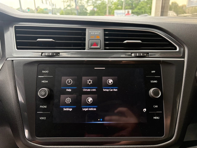 Used 2024 Volkswagen Tiguan SE AWD/4WD image 31