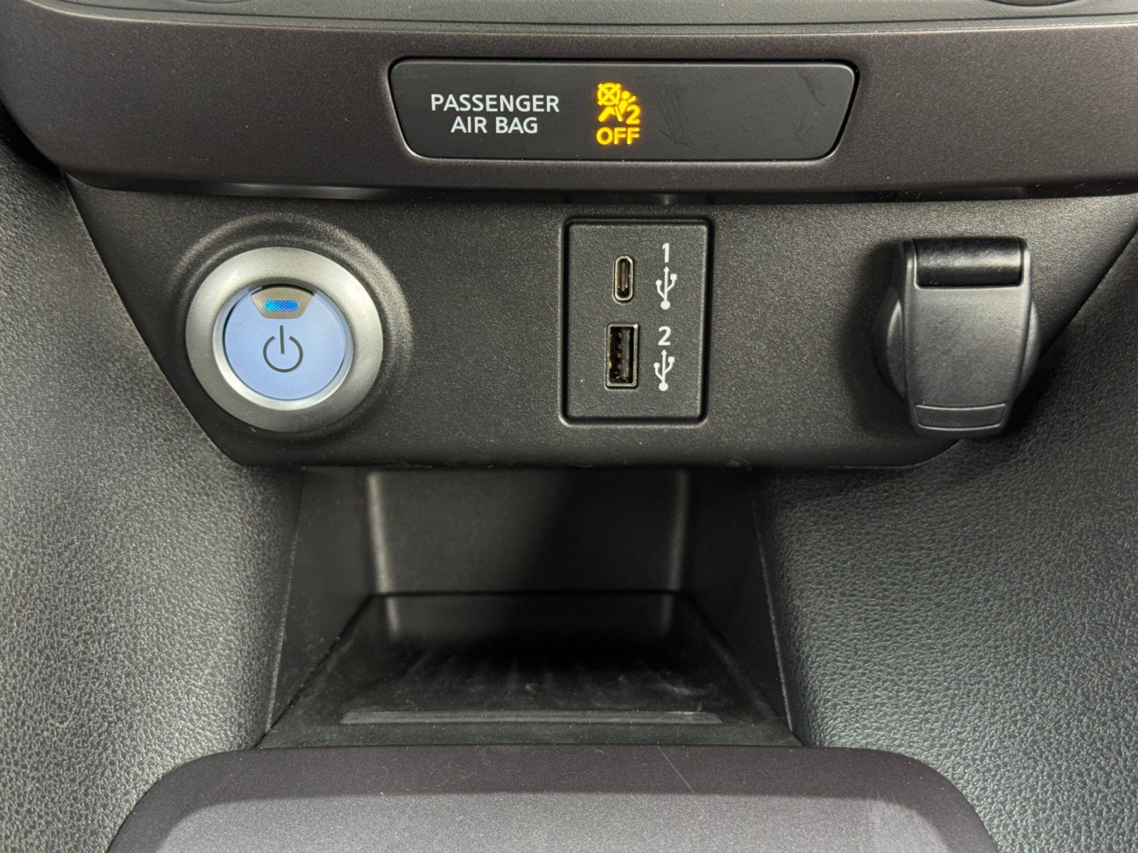 Used 2025 Nissan Leaf S image 24