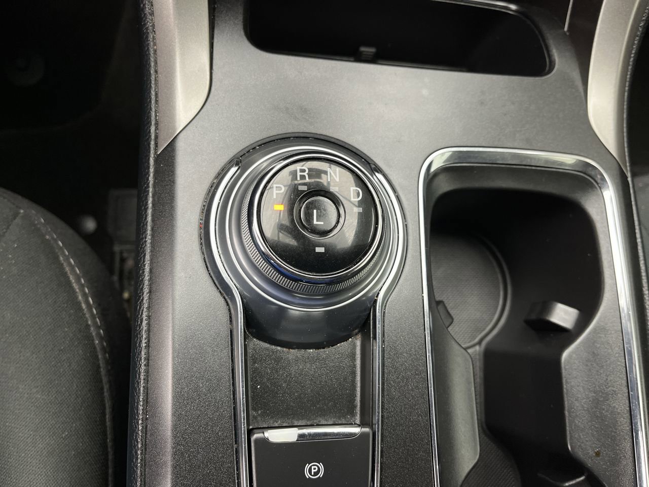 Used 2019 Ford Fusion SE FWD image 25