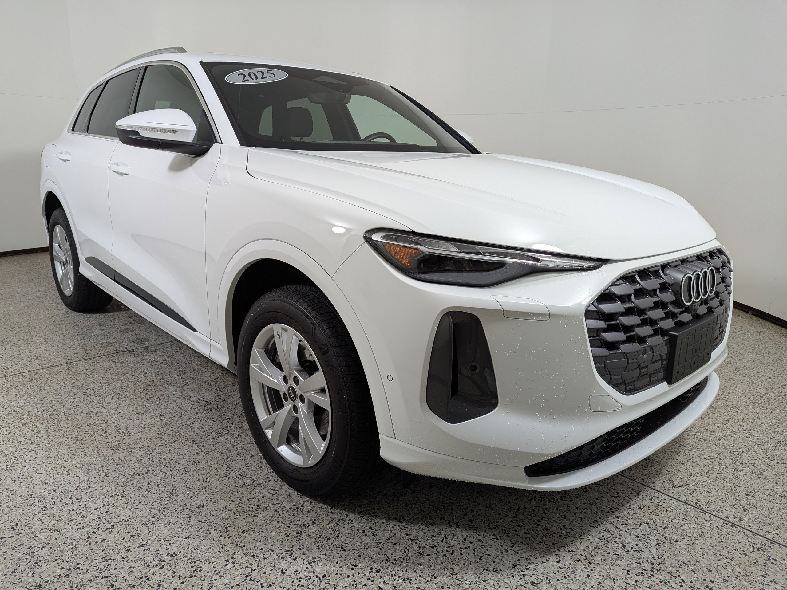 Certified 2025 Audi Q5 Premium w/ Convenience Package image 1