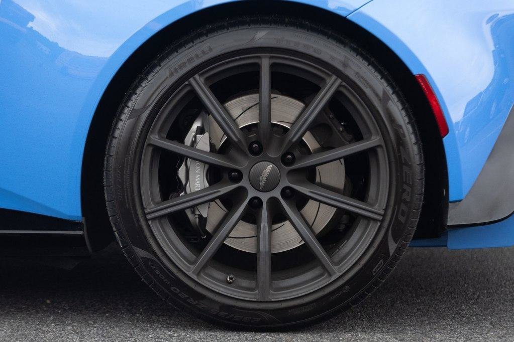 Used 2021 Aston Martin V8 Vantage Coupe RWD image 31