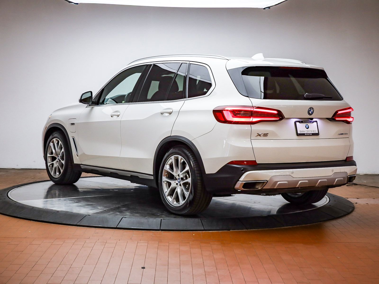 Used 2023 BMW X5 xDrive45e w/ Climate Comfort Package AWD/4WD image 2