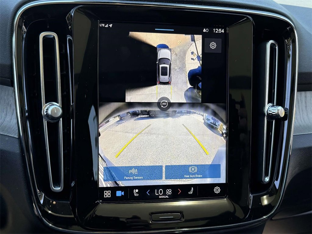 Used 2024 Volvo XC40 B5 Plus w/ Climate Package image 6