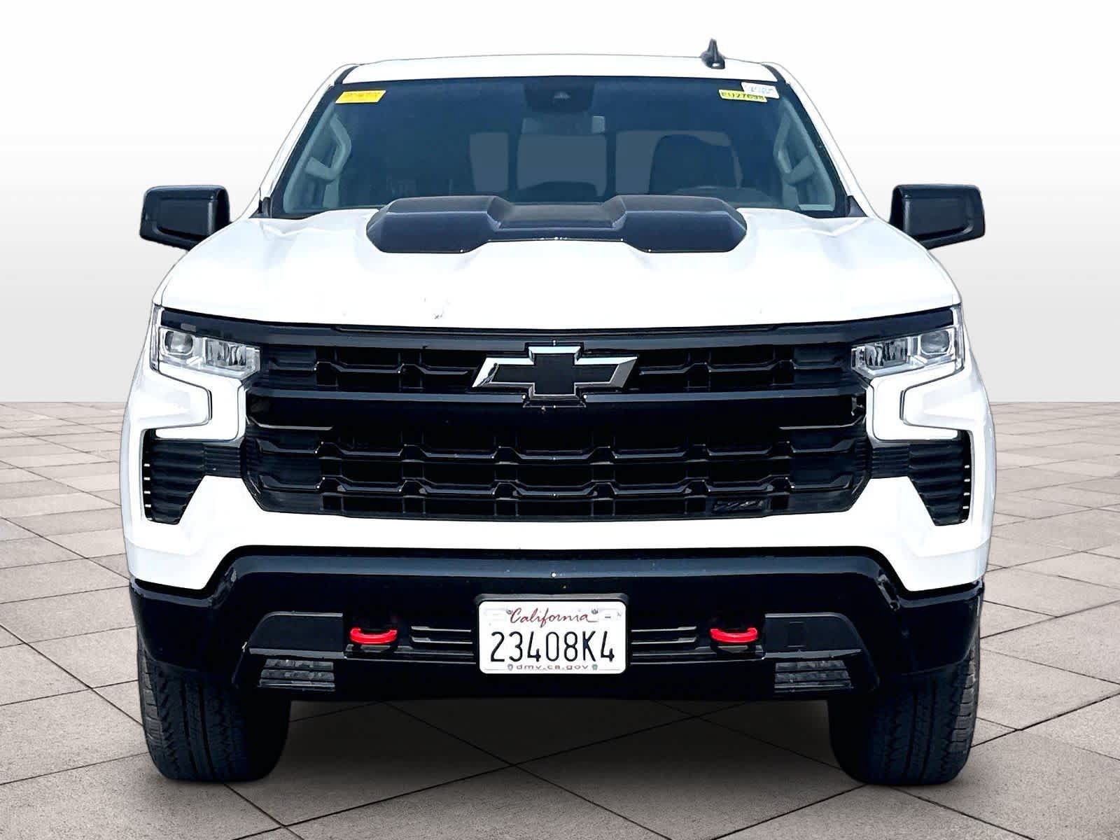 Used 2025 Chevrolet Silverado 1500 LT Trail Boss w/ Convenience Package II AWD/4WD image 2