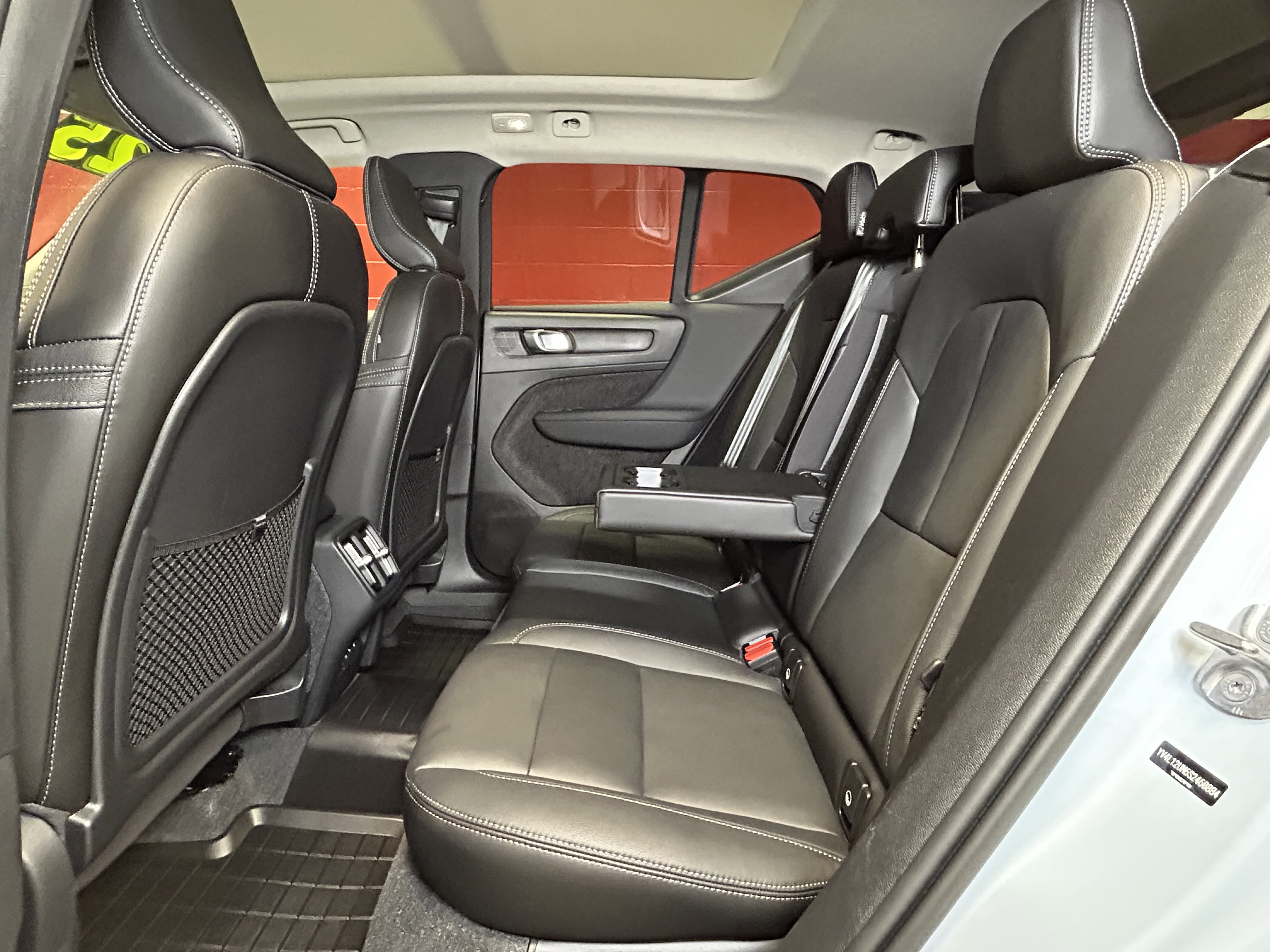 Used 2025 Volvo XC40 B5 Ultra w/ Climate Package image 37