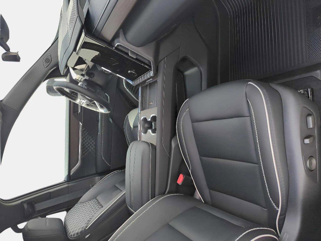 New 2025 GMC Acadia Denali w/ Super Cruise Package image 16