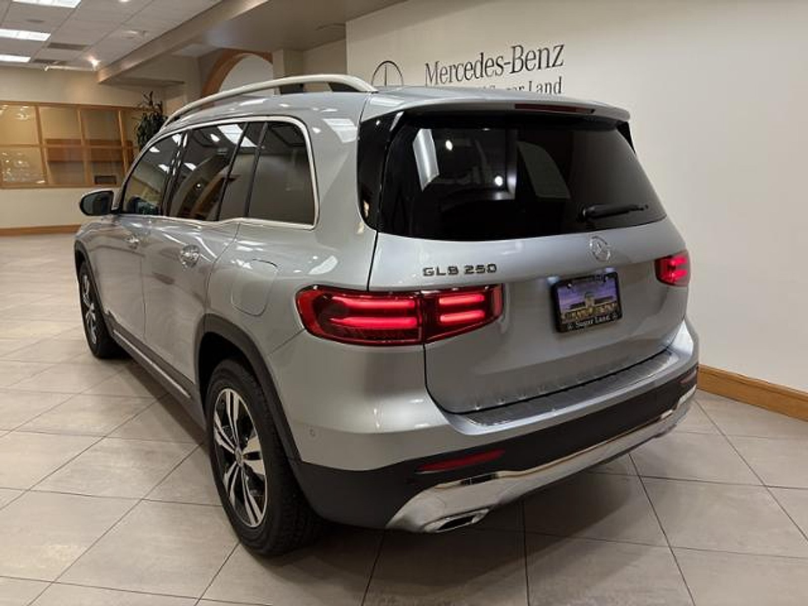 New 2026 Mercedes-Benz GLB 250 image 3