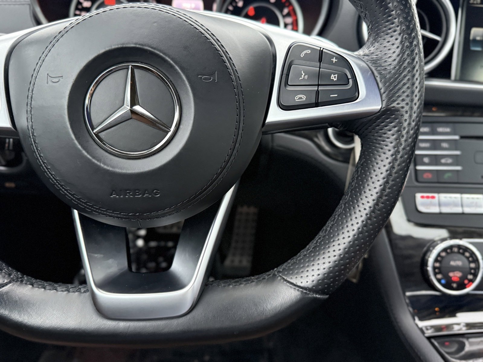 Used 2017 Mercedes-Benz SL 550 image 25