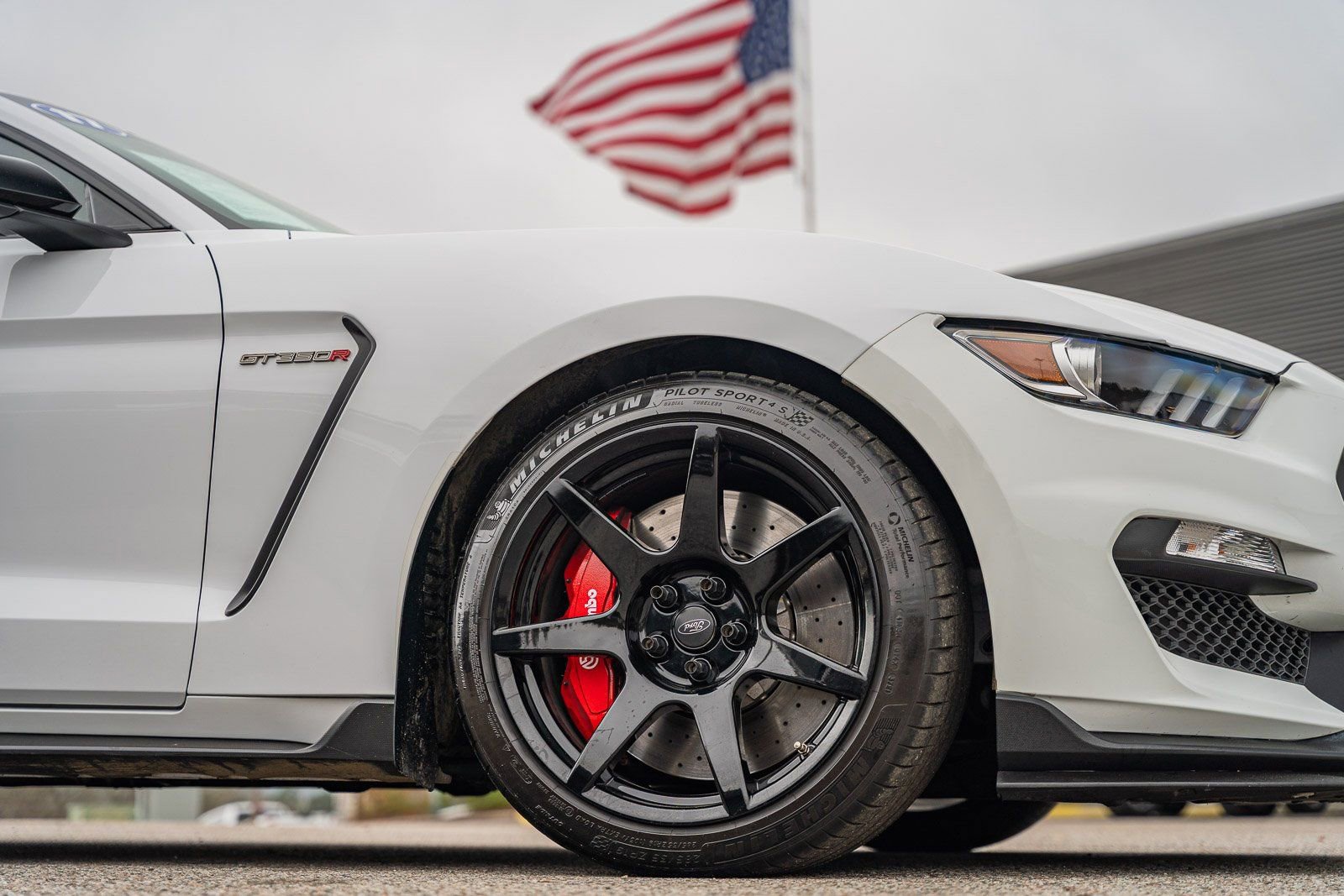 Used 2017 Ford Mustang Shelby GT350R w/ GT350R Equipment Group 920A image 3