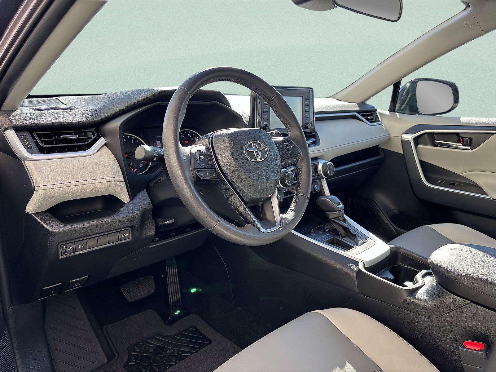 Used 2021 Toyota RAV4 XLE Premium w/ Carpet Mat Package (TMS) FWD image 14