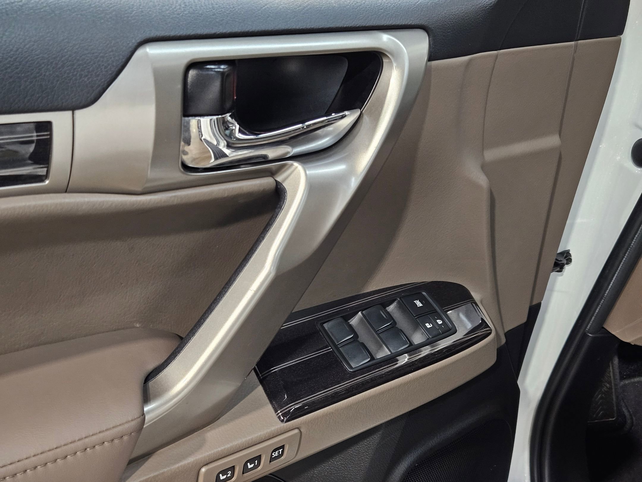 Used 2021 Lexus GX 460 Luxury w/ Sport Design Package AWD/4WD image 21