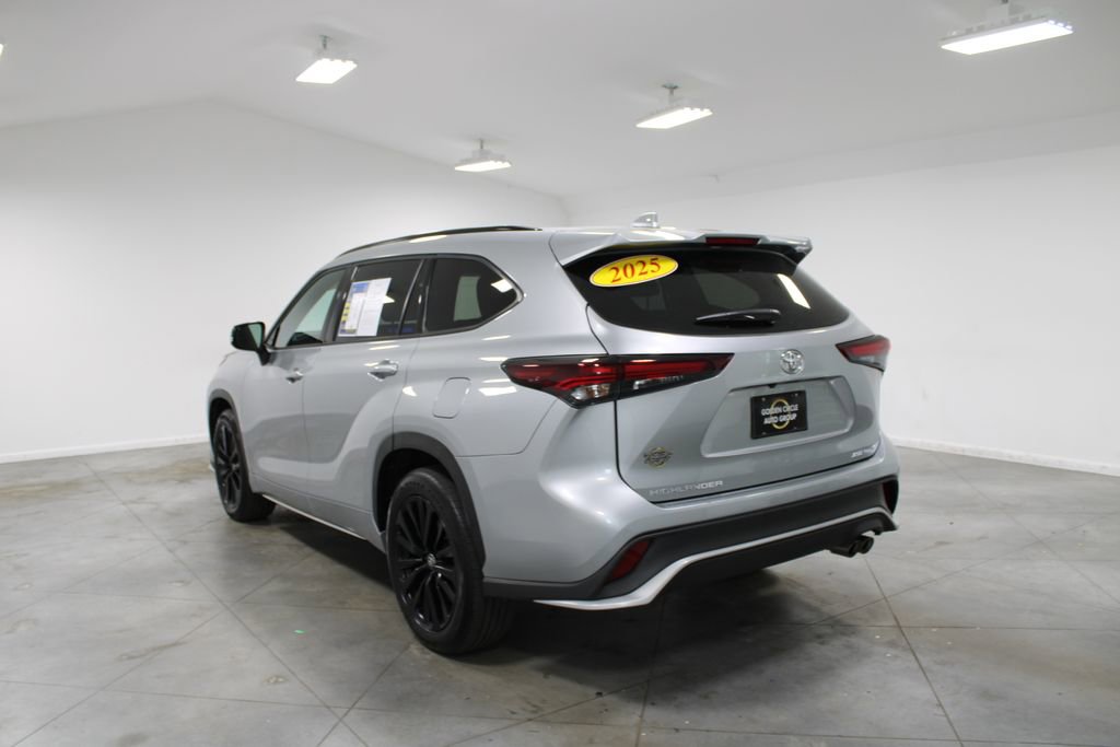 Used 2025 Toyota Highlander XSE image 7