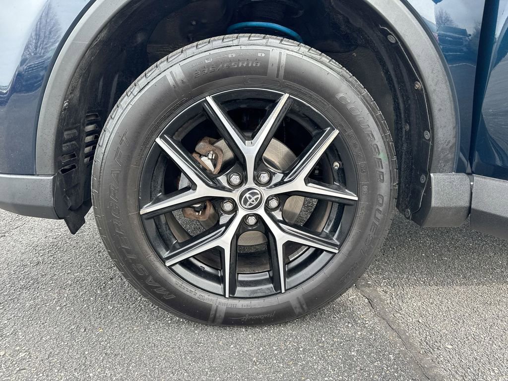 Used 2017 Toyota RAV4 SE w/ Advanced Technology Package image 28