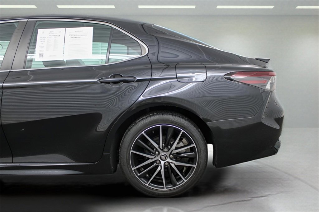 Used 2021 Toyota Camry SE image 35