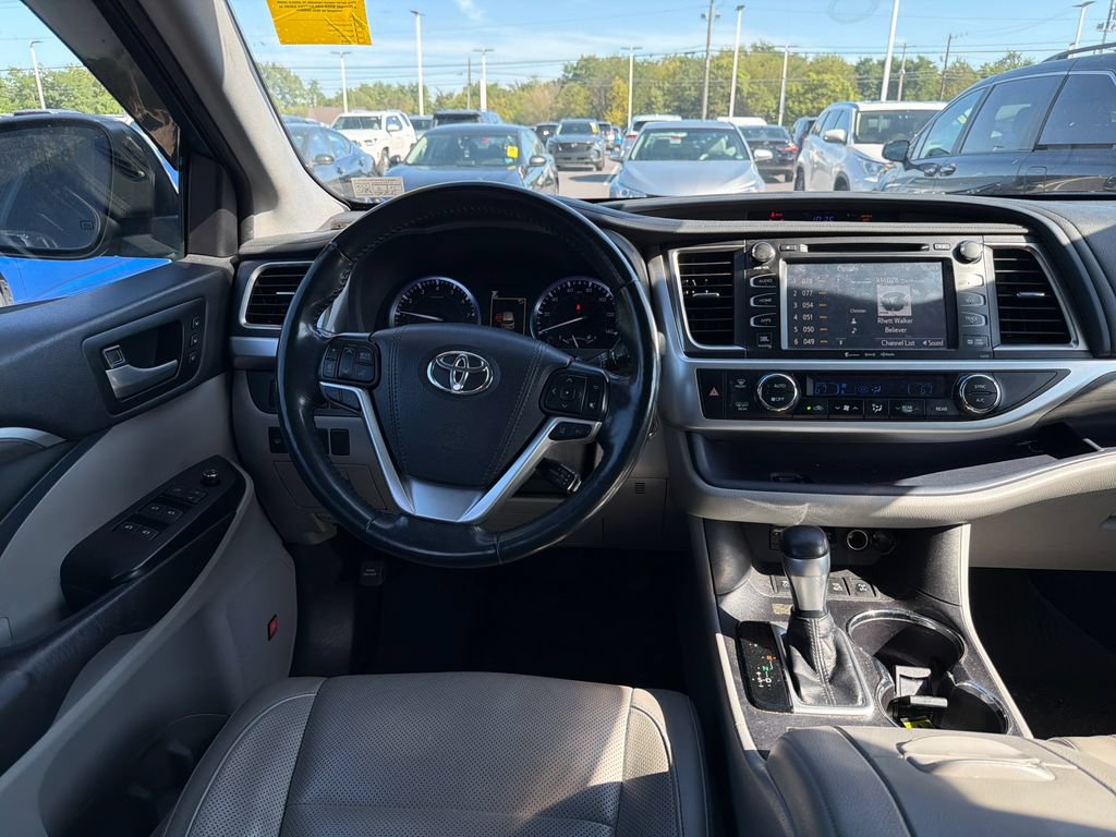 Used 2019 Toyota Highlander Limited Platinum AWD/4WD image 12
