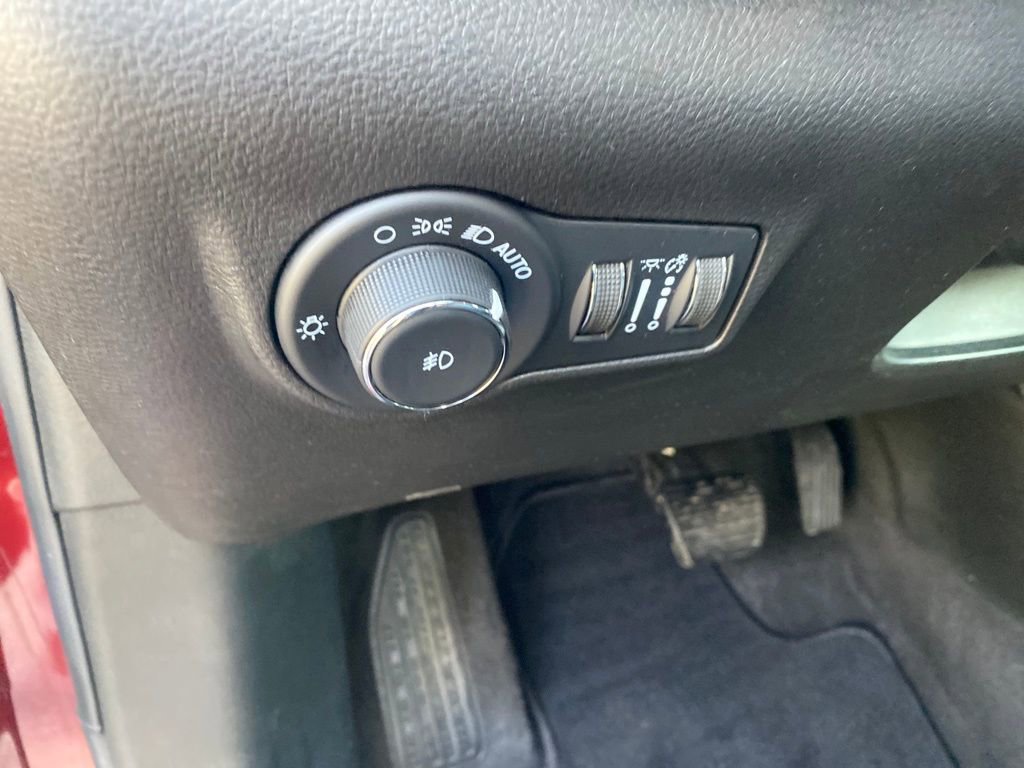 Used 2022 Jeep Compass Limited image 8