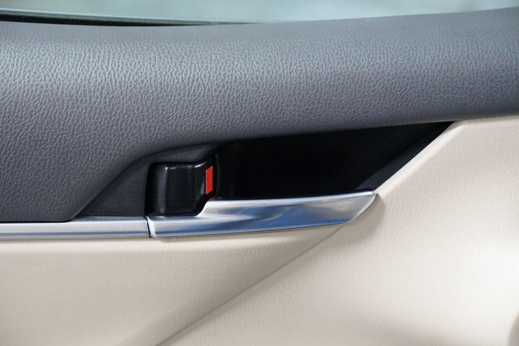 Certified 2020 Toyota Camry LE FWD image 28