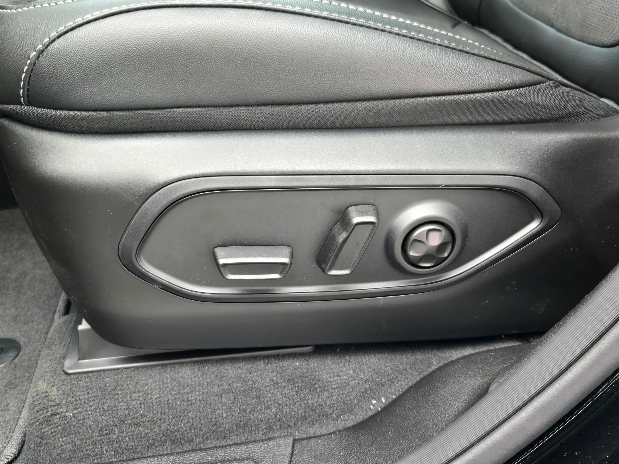 New 2025 Jeep Grand Cherokee image 17