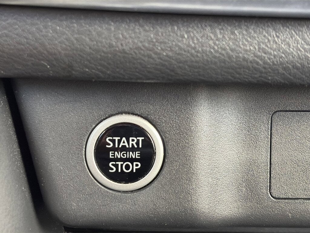 Used 2023 Nissan Rogue SV image 15