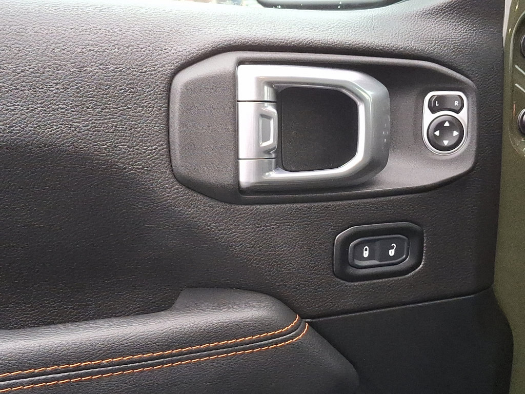 Used 2023 Jeep Gladiator Mojave w/ Cold Weather Group image 18