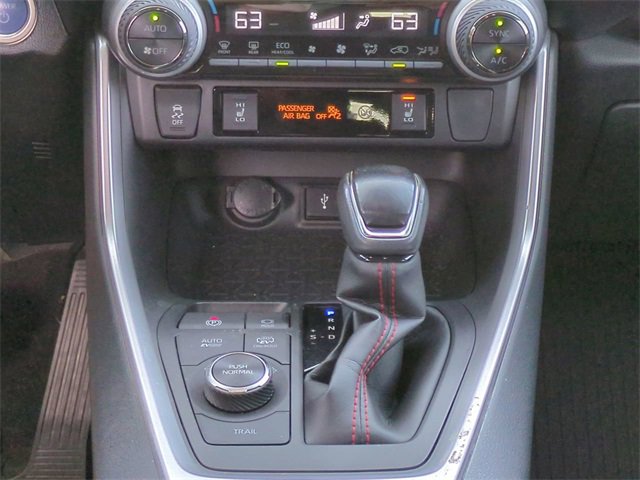 Used 2022 Toyota RAV4 SE image 21