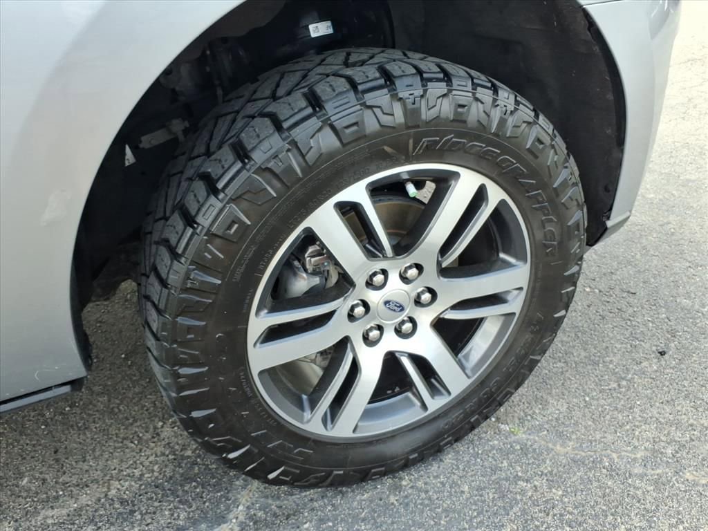 Used 2022 Ford Expedition Limited RWD image 9