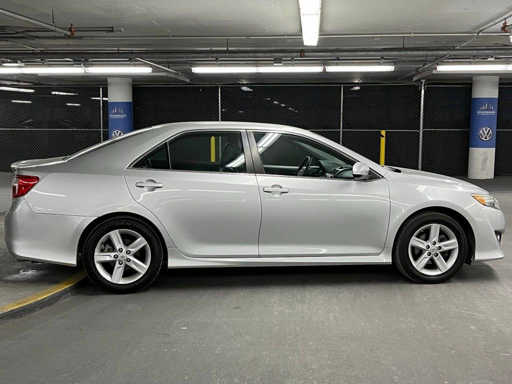 Used 2014 Toyota Camry SE image 31