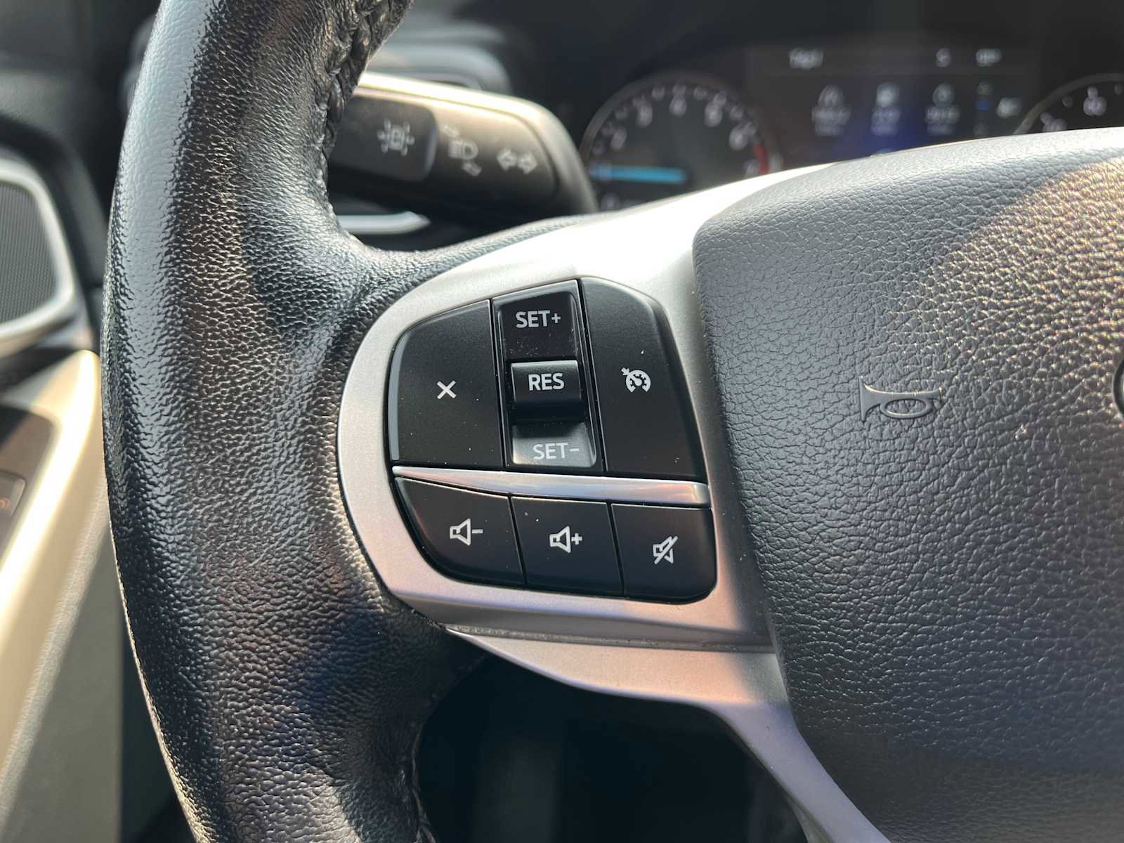 Used 2021 Ford Explorer XLT w/ Equipment Group 202A image 25