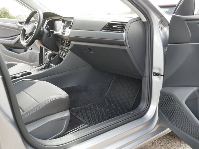 Certified 2023 Volkswagen Jetta SE FWD image 20