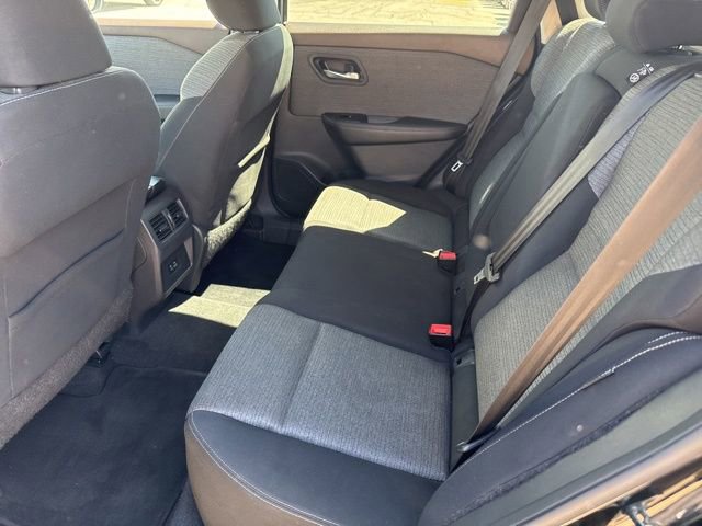 Used 2022 Nissan Rogue SV FWD image 14