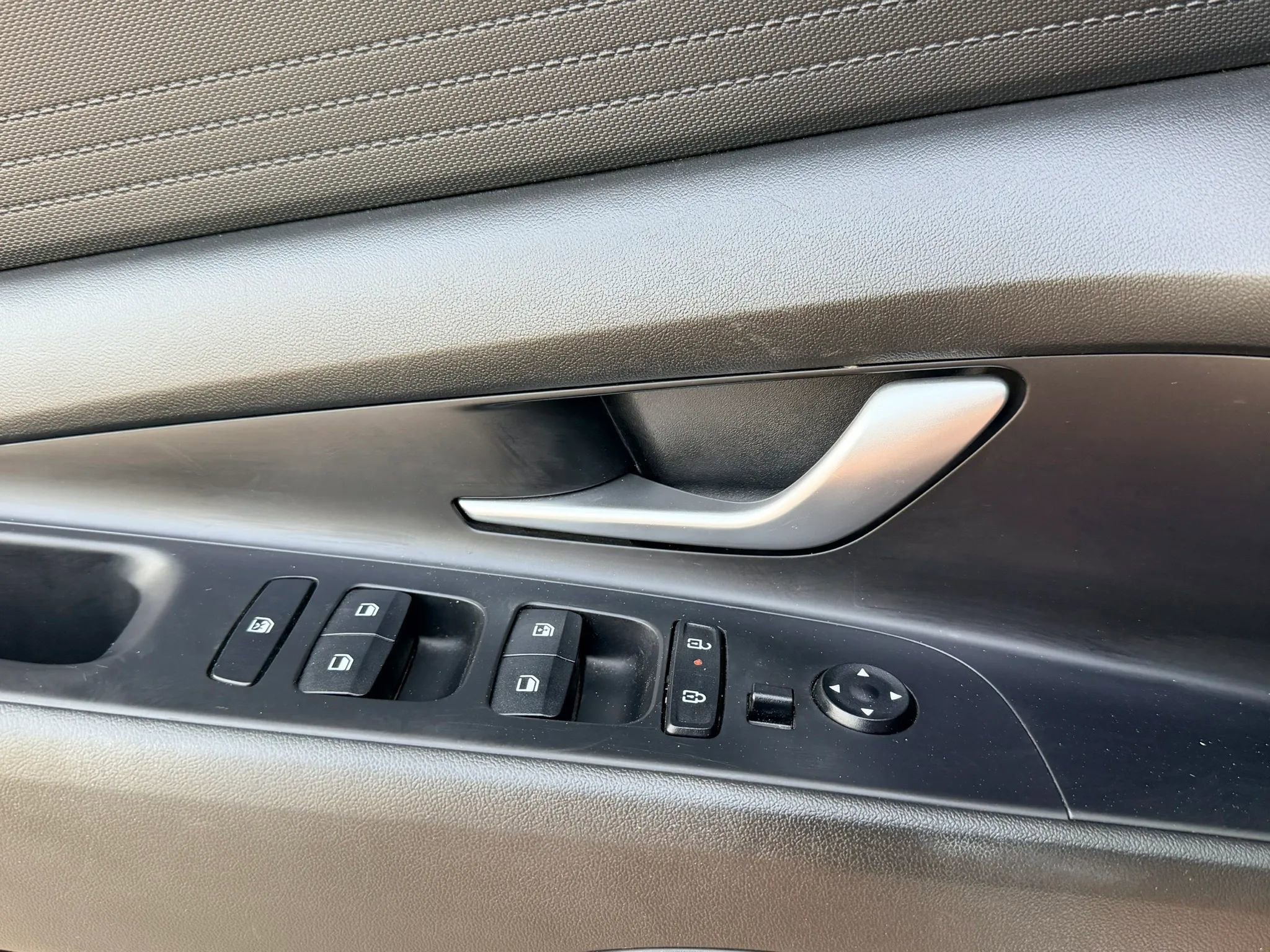 Used 2024 Hyundai Elantra SEL FWD image 18