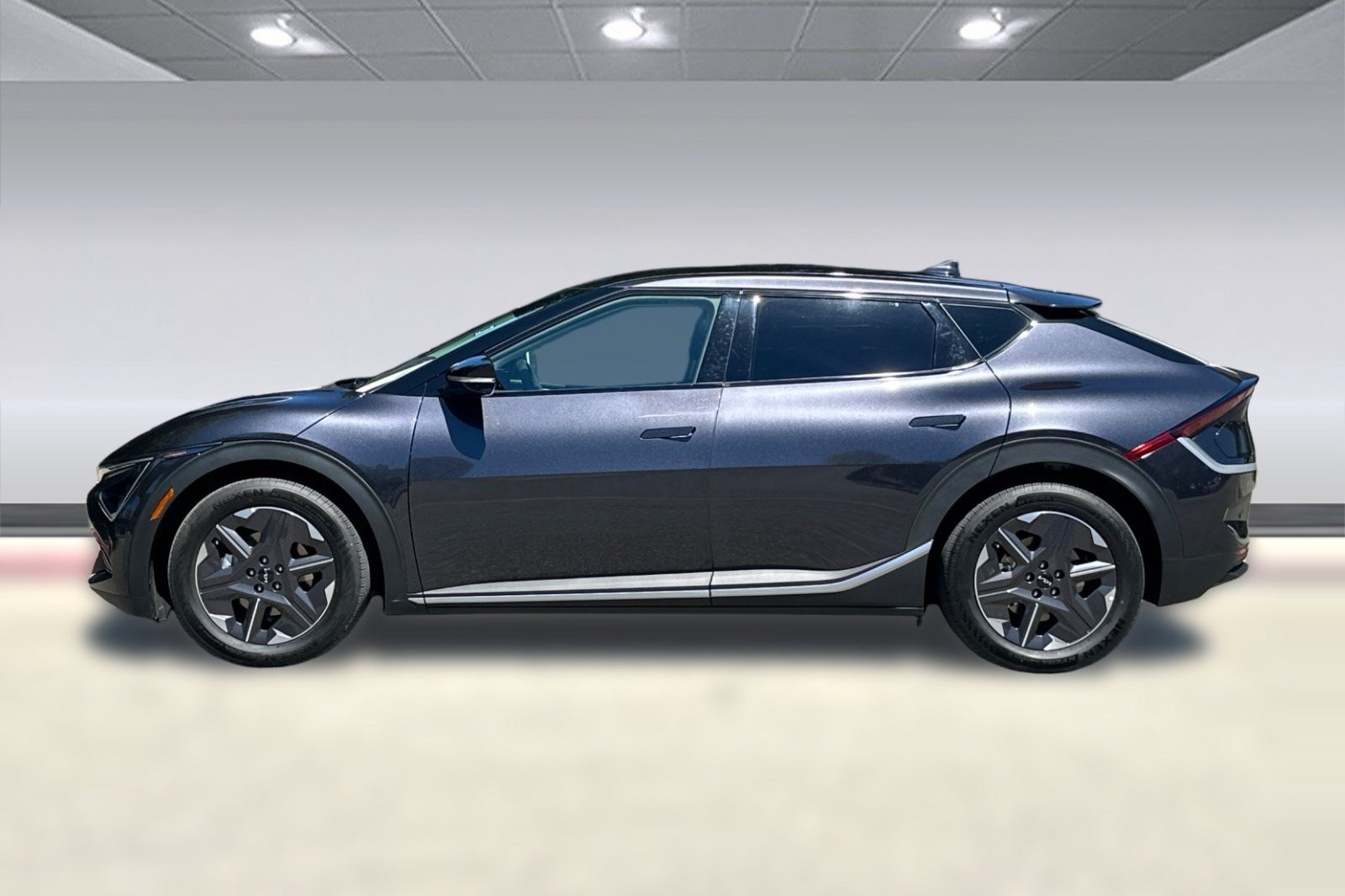 Used 2025 Kia EV6 Light RWD image 2