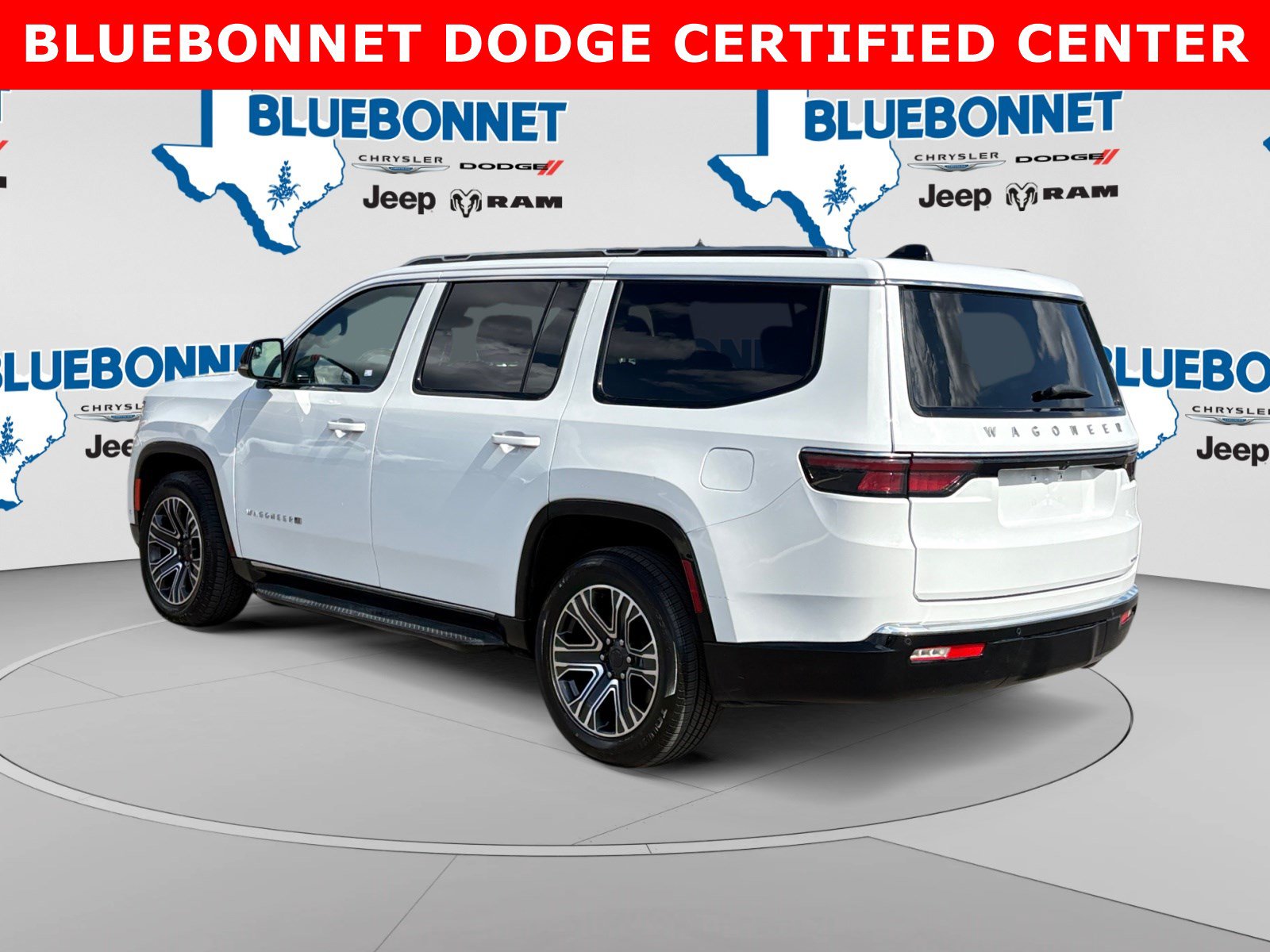 Used 2024 Jeep Wagoneer Series II w/ Flexible Seating Group RWD image 7