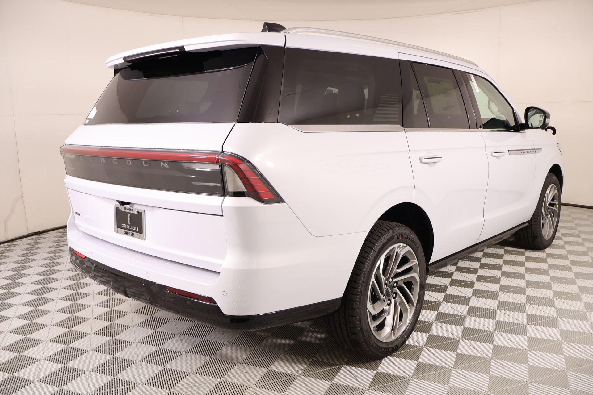 New 2026 Lincoln Navigator Reserve AWD/4WD image 23