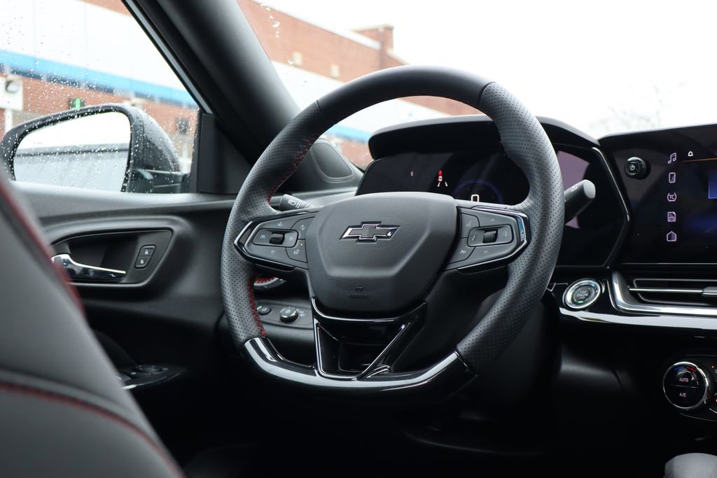 Used 2025 Chevrolet Trax RS w/ Sunroof Package image 43