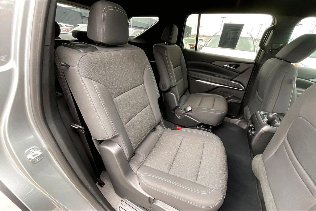 Used 2025 Chevrolet Traverse LT image 37