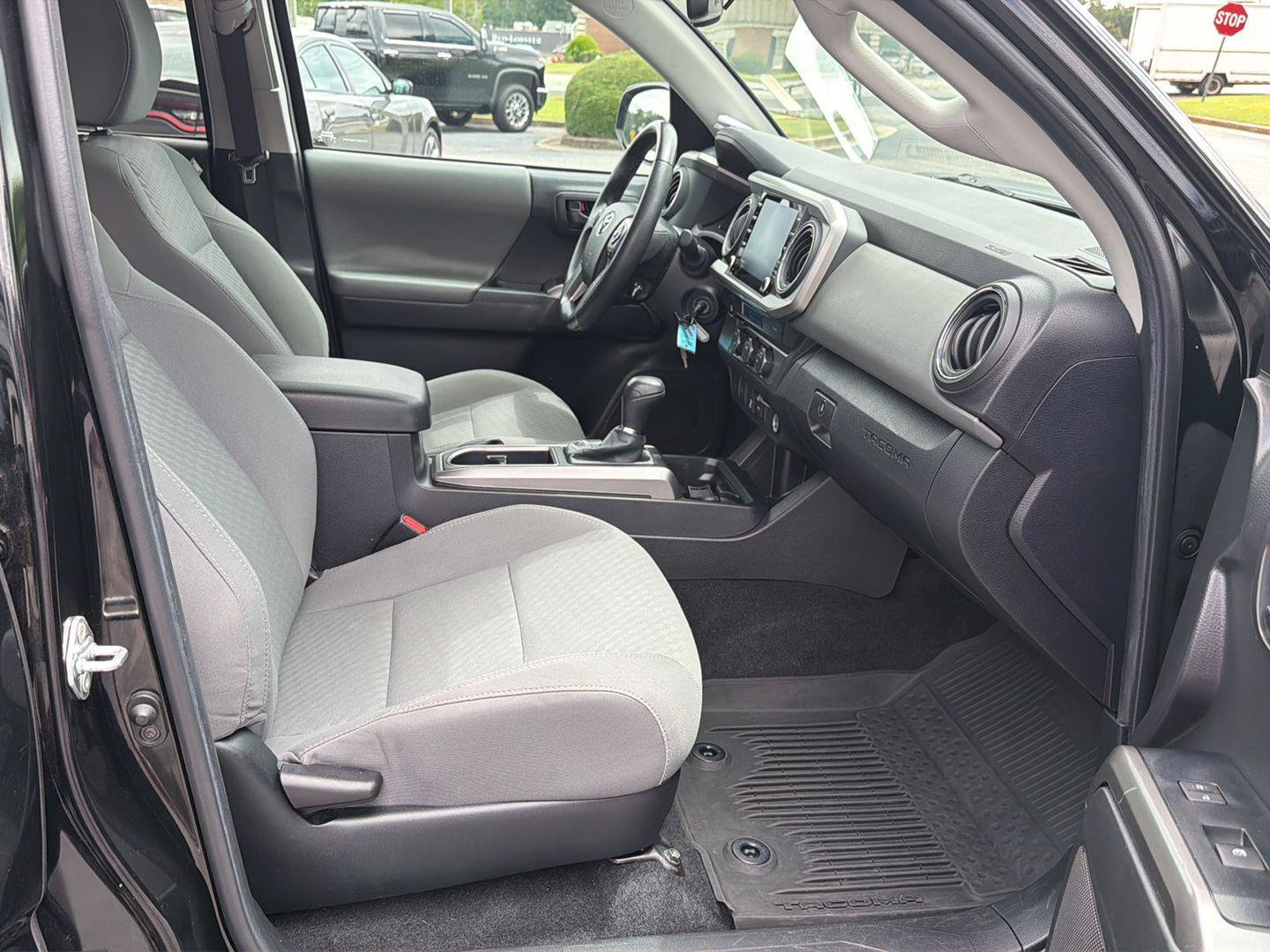 Used 2022 Toyota Tacoma SR5 RWD image 13
