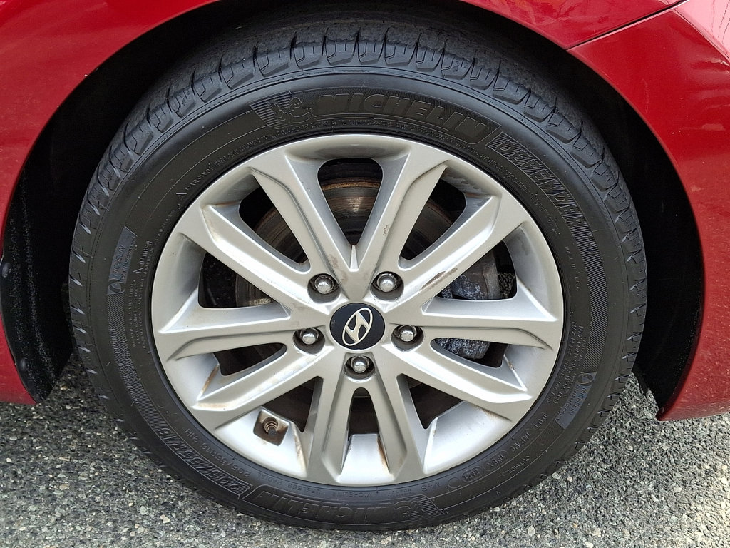 Used 2014 Hyundai Elantra SE w/ Option Group 02 FWD image 9
