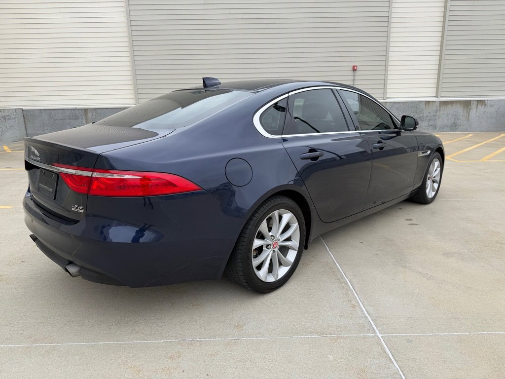 Used 2018 Jaguar XF Premium AWD/4WD image 7