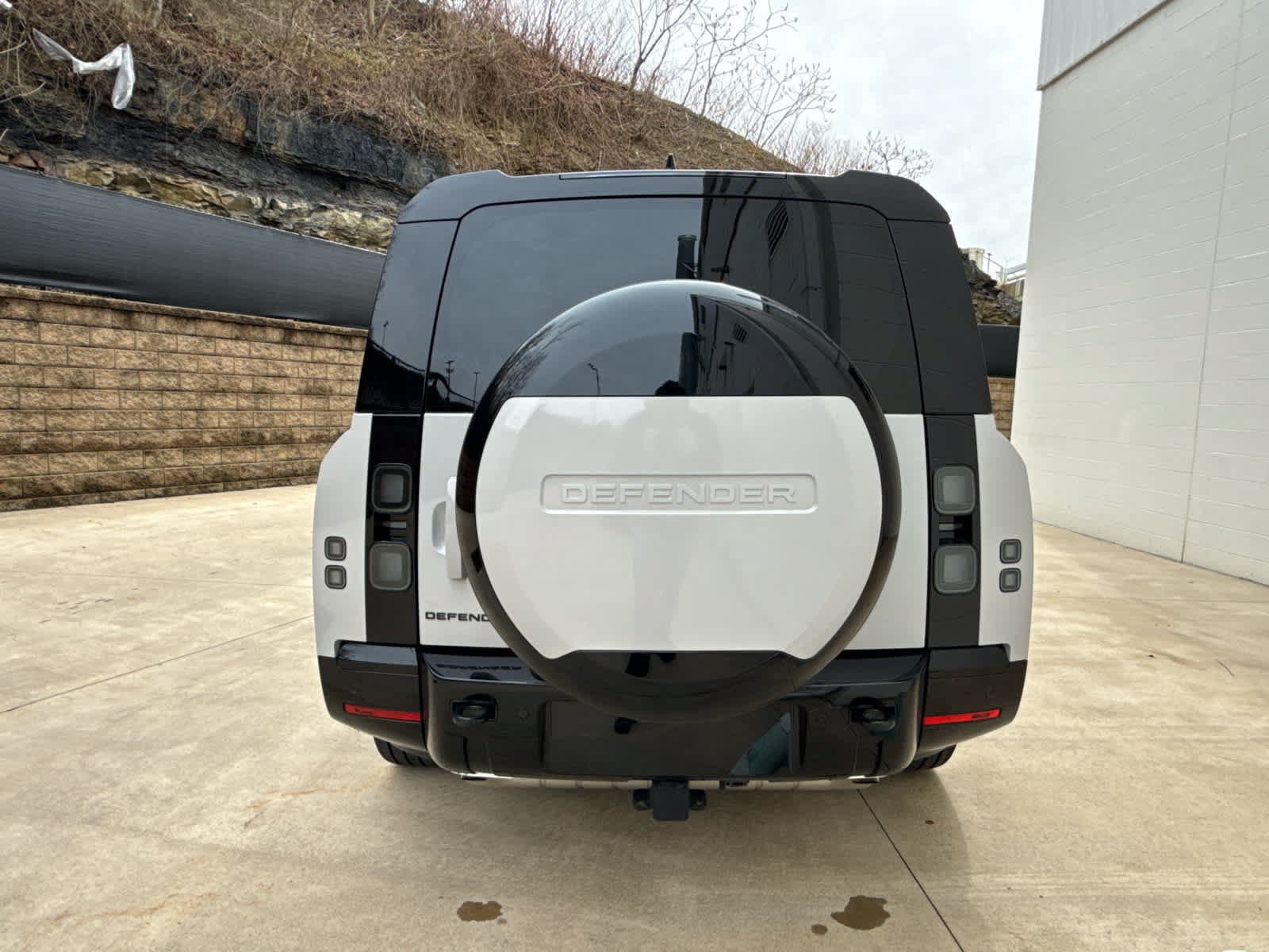 Used 2026 Land Rover Defender 130 X-Dynamic SE AWD/4WD image 4