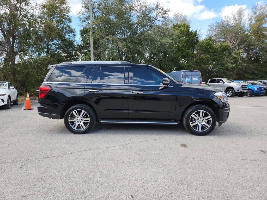 Used 2023 Ford Expedition Limited image 3