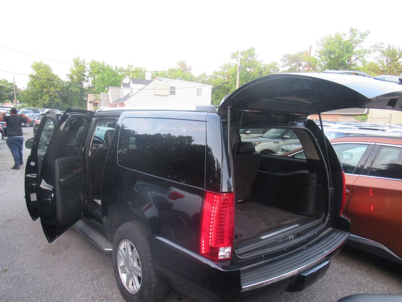 Used 2013 Cadillac Escalade ESV AWD w/ Livery Package image 10