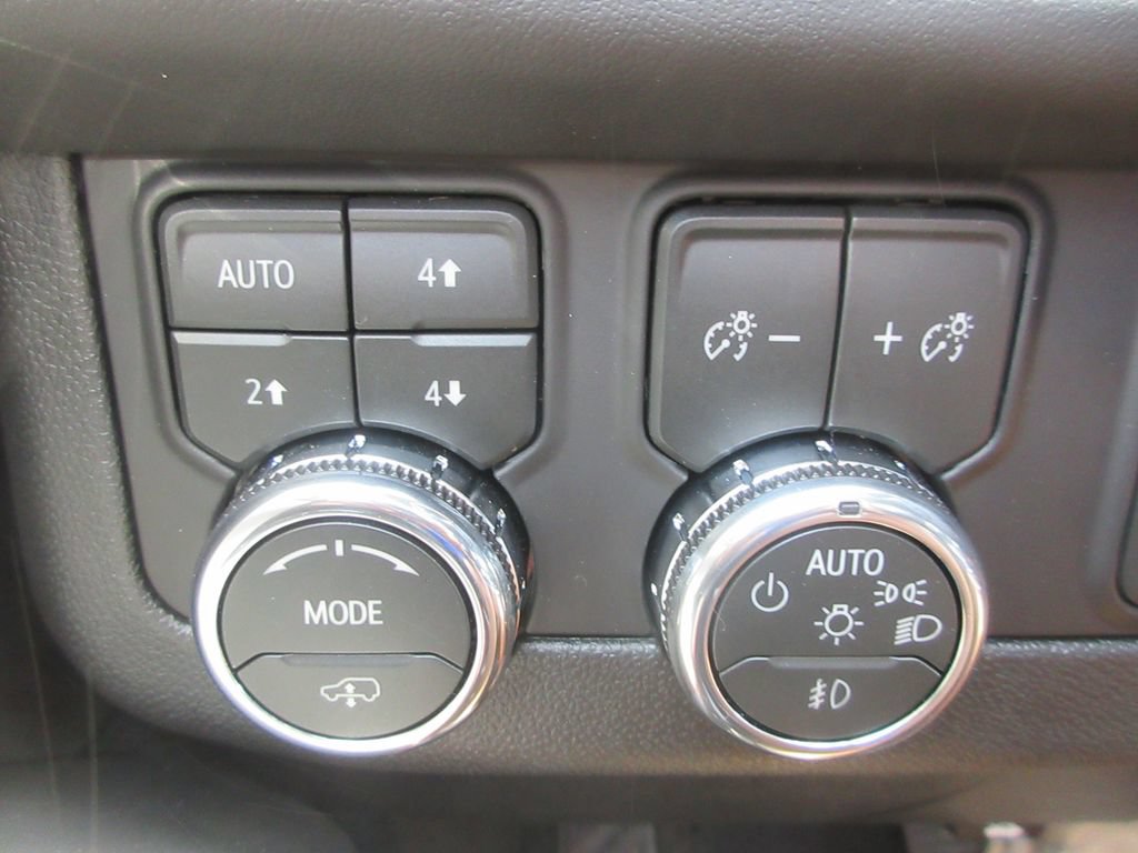 New 2026 GMC Yukon XL AT4 Ultimate AWD/4WD image 17