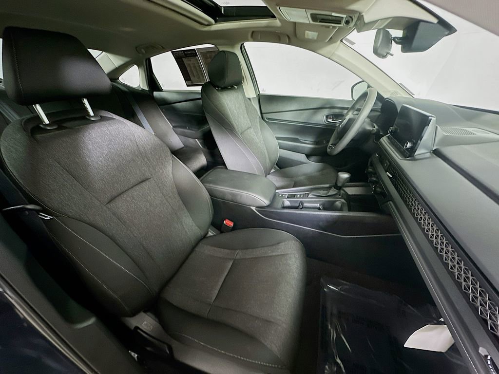 Used 2025 Honda Accord SE image 12