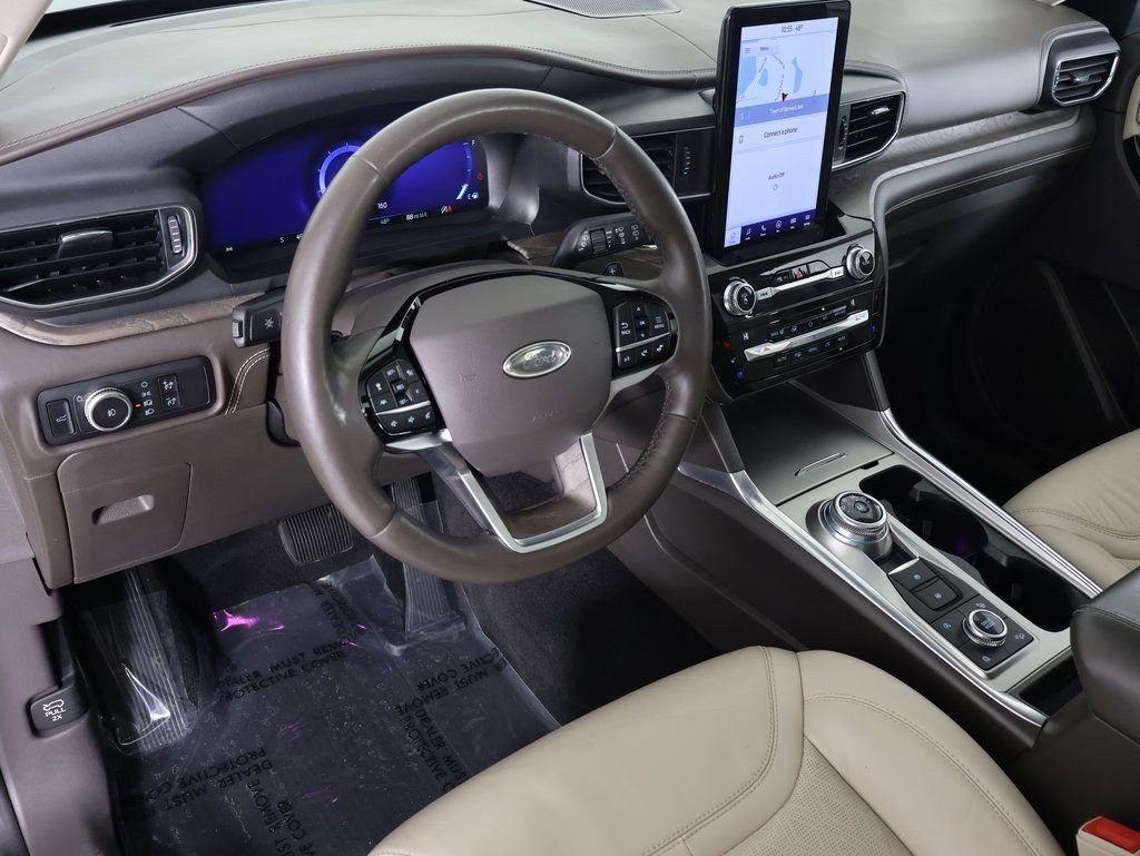 Used 2021 Ford Explorer Platinum w/ Equipment Group 601A image 2