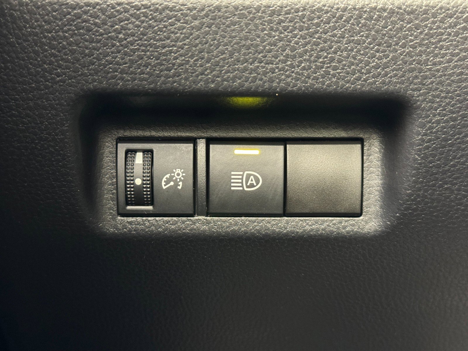 Used 2022 Toyota RAV4 XLE image 16