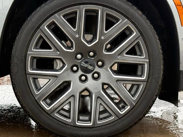 Used 2025 GMC Yukon Denali Ultimate AWD/4WD image 12